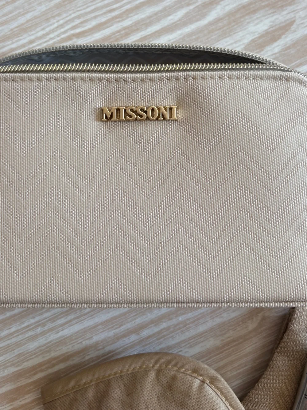 Missoni Beige delta one Cosmetic Pouch with Gold Logo 2 new Alchemist Lip balms
